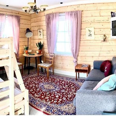 Scenic Small Guesthouse On Horse Farm By The Lake Frösö エクステリア 写真