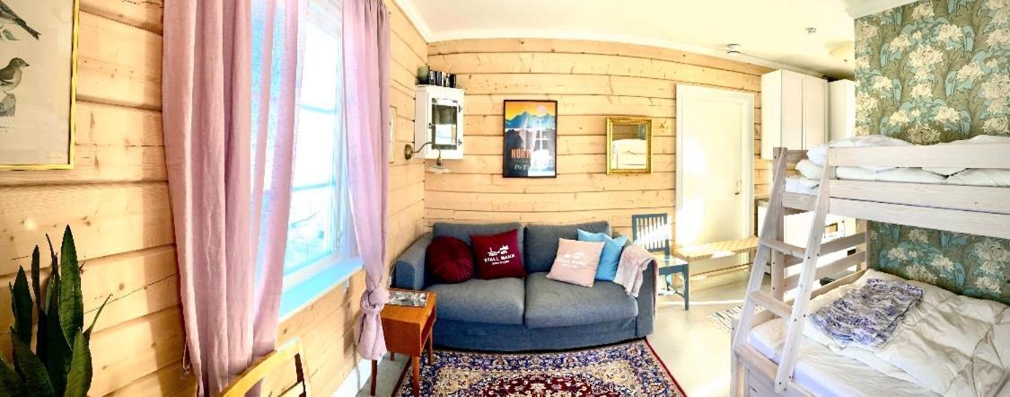 Scenic Small Guesthouse On Horse Farm By The Lake Frösö エクステリア 写真