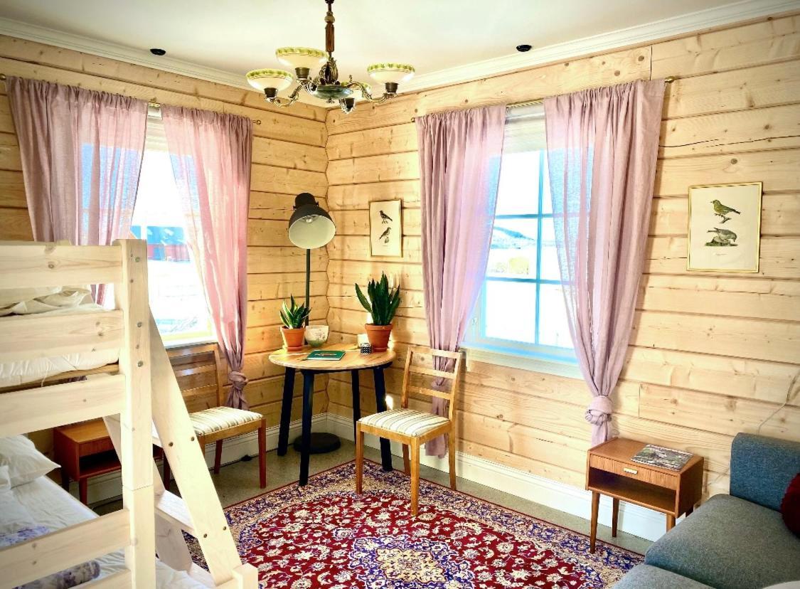 Scenic Small Guesthouse On Horse Farm By The Lake Frösö エクステリア 写真